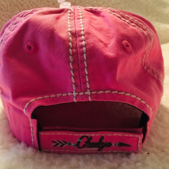 🇺🇸 Distressed Ladies Hook and Antler Heart Hat - Picture 3 of 3